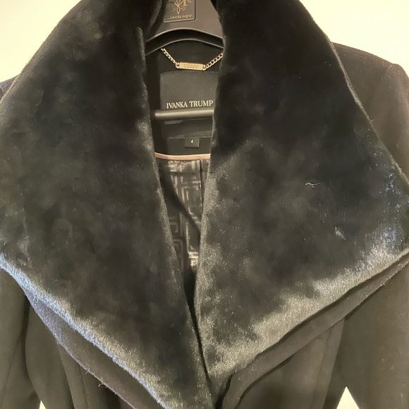 Ivanka Trump black coat - Picture 2 of 5